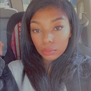 Meet your Posher, Kaila